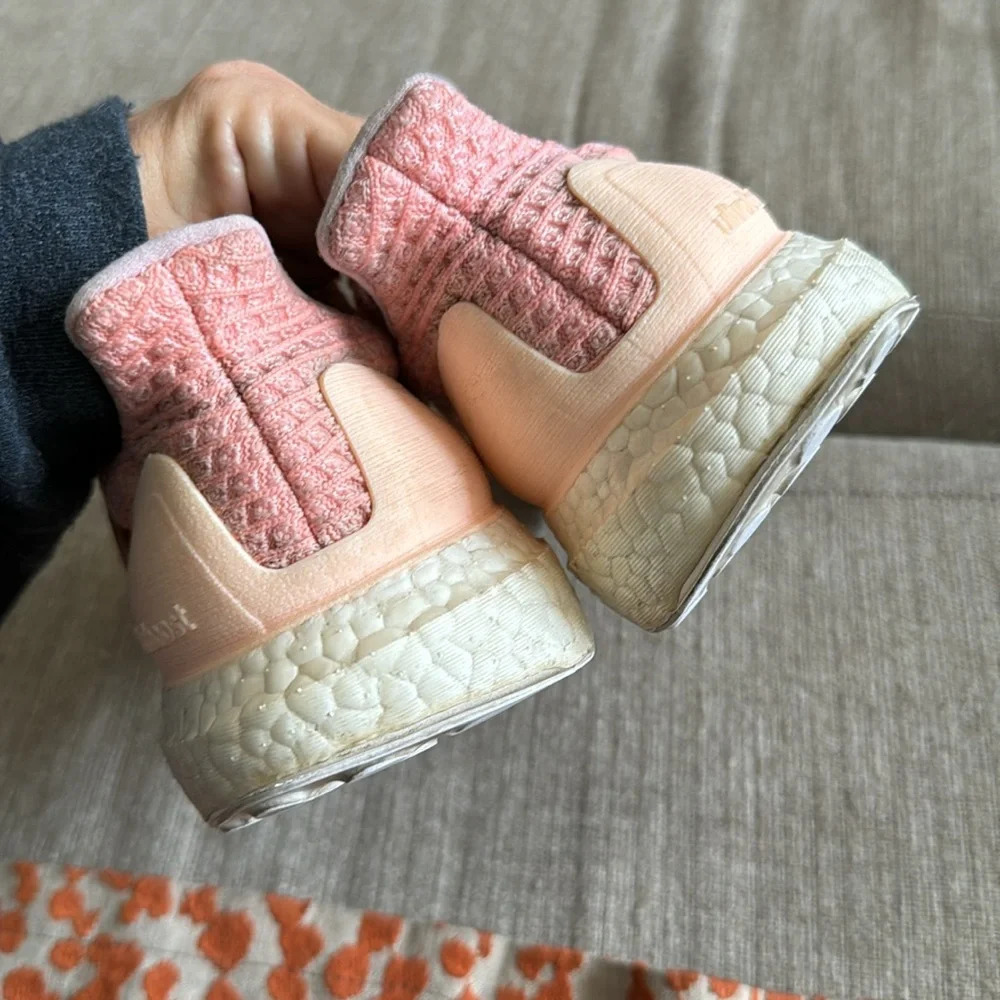 Adidas ultra boost size is 9 4.0 CLEAR ORANGE/ORCHID TINT/TRUE PINK - Picture 9 of 12